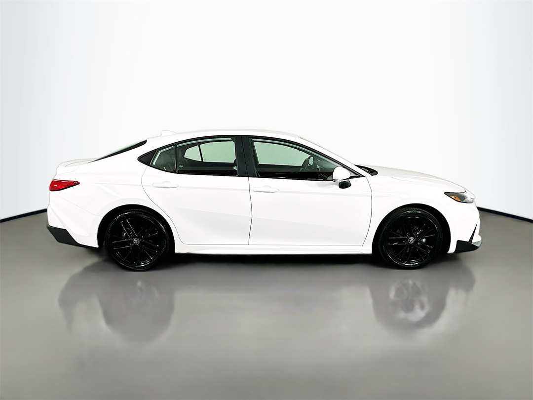 2025 Toyota Camry SE - Image 8