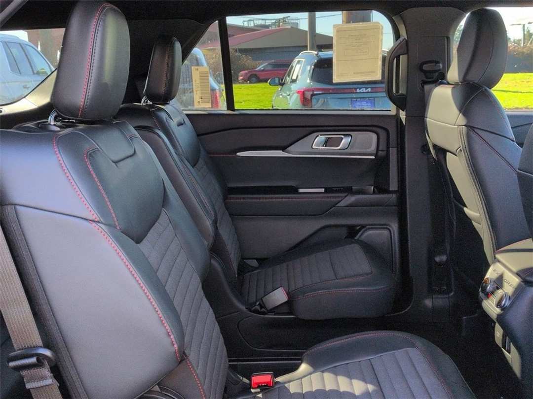 2026 Ford Explorer STLine - Image 30