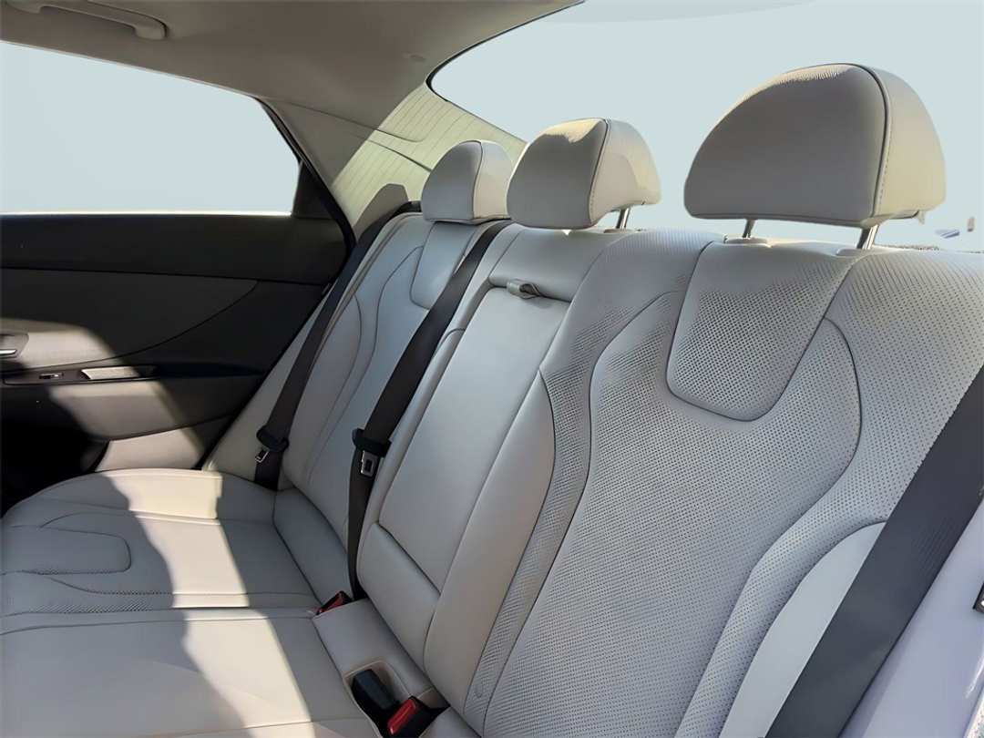 2026 Hyundai Elantra Limited - Image 31