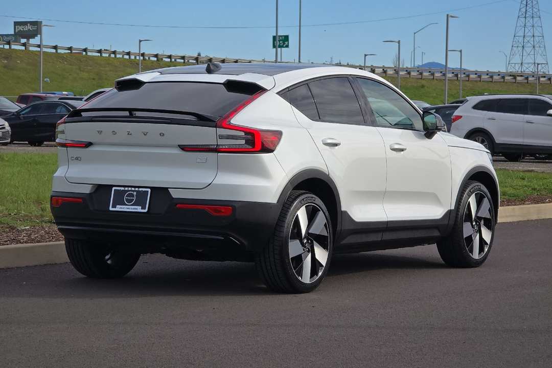 2023 Volvo C40 Recharge Pure Ultimate - Image 3