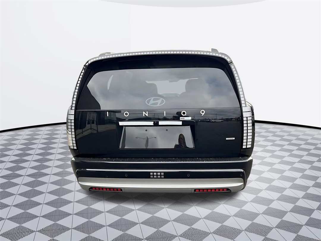 2026 Hyundai Ioniq 9 Performance Limited - Image 7
