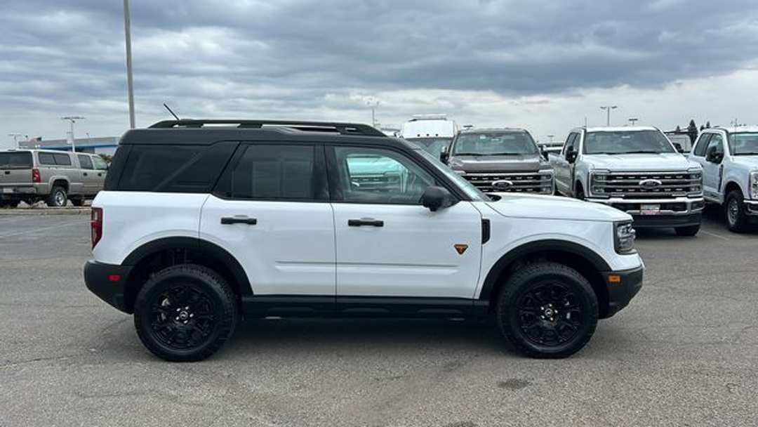 2025 Ford Bronco Sport Badlands - Image 2