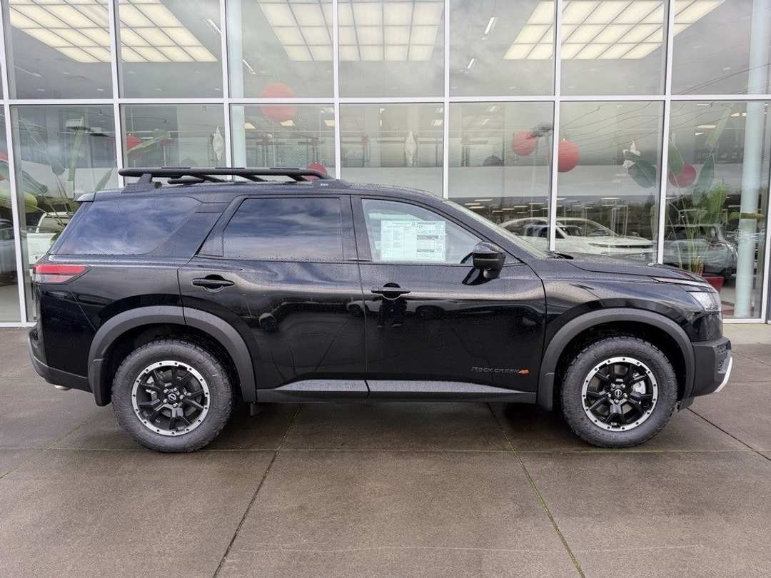 2025 Nissan Pathfinder Rock Creek - Image 8