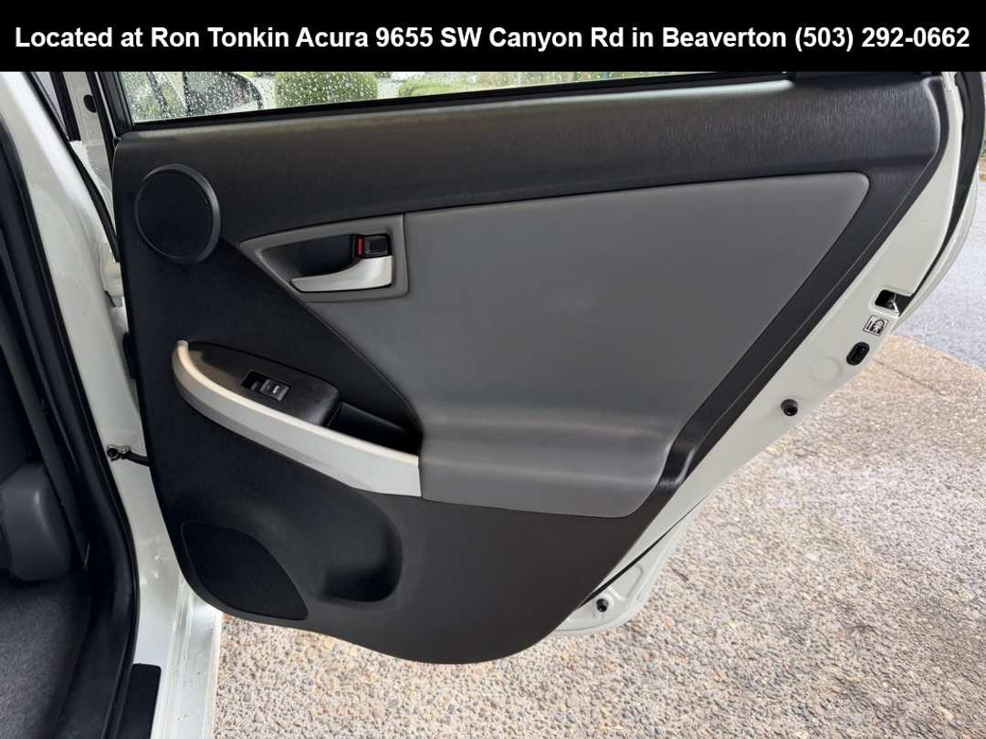 2015 Toyota Prius Advanced - Image 28