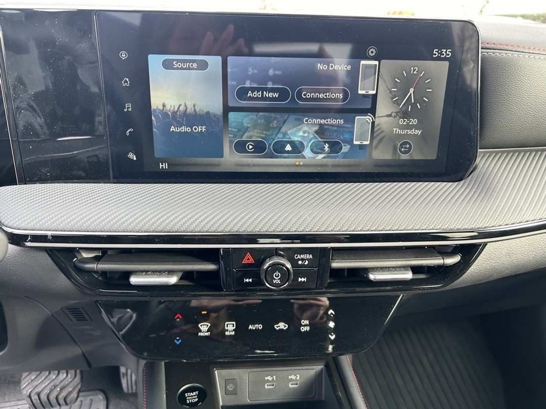 2025 Nissan Kicks SR - Image 16