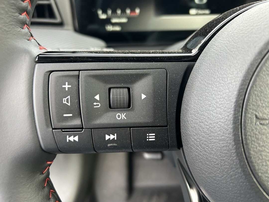 2025 Nissan Kicks SR - Image 13