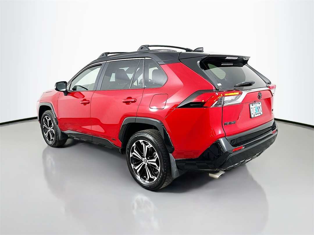2025 Toyota Rav4 XSE - Image 5