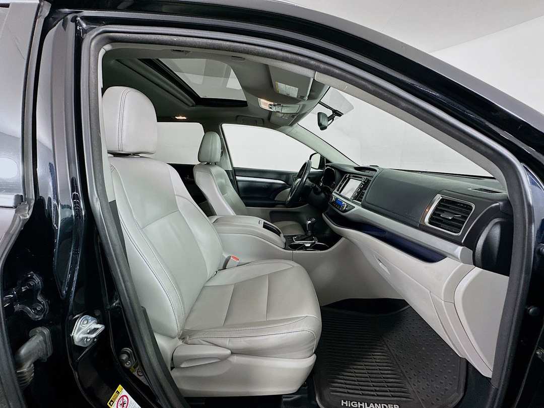 2015 Toyota Highlander XLE V6 - Image 31