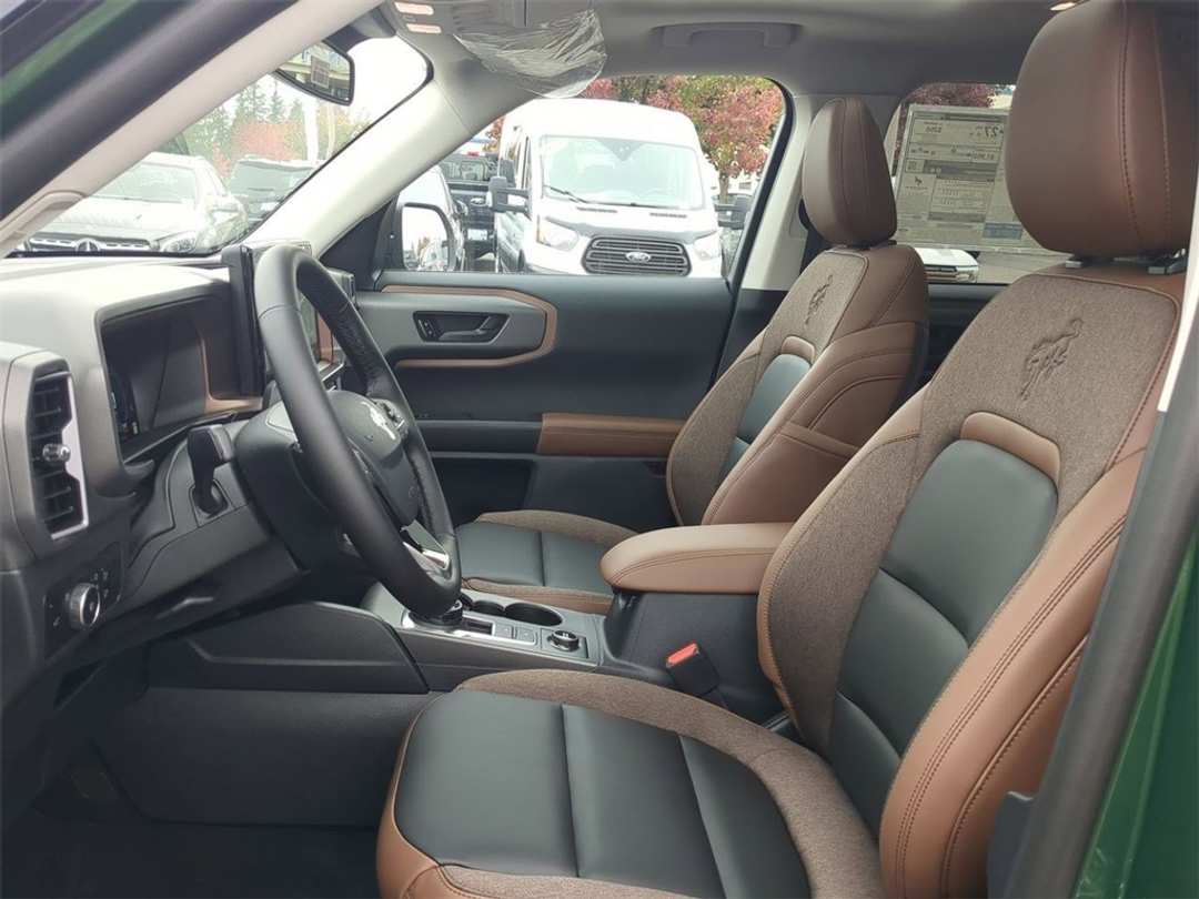 2025 Ford Bronco Sport Outer Banks - Image 13