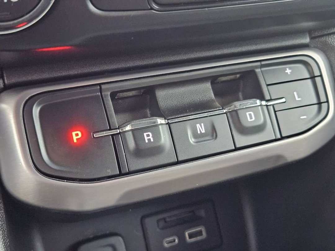 2021 GMC Acadia AT4 - Image 18