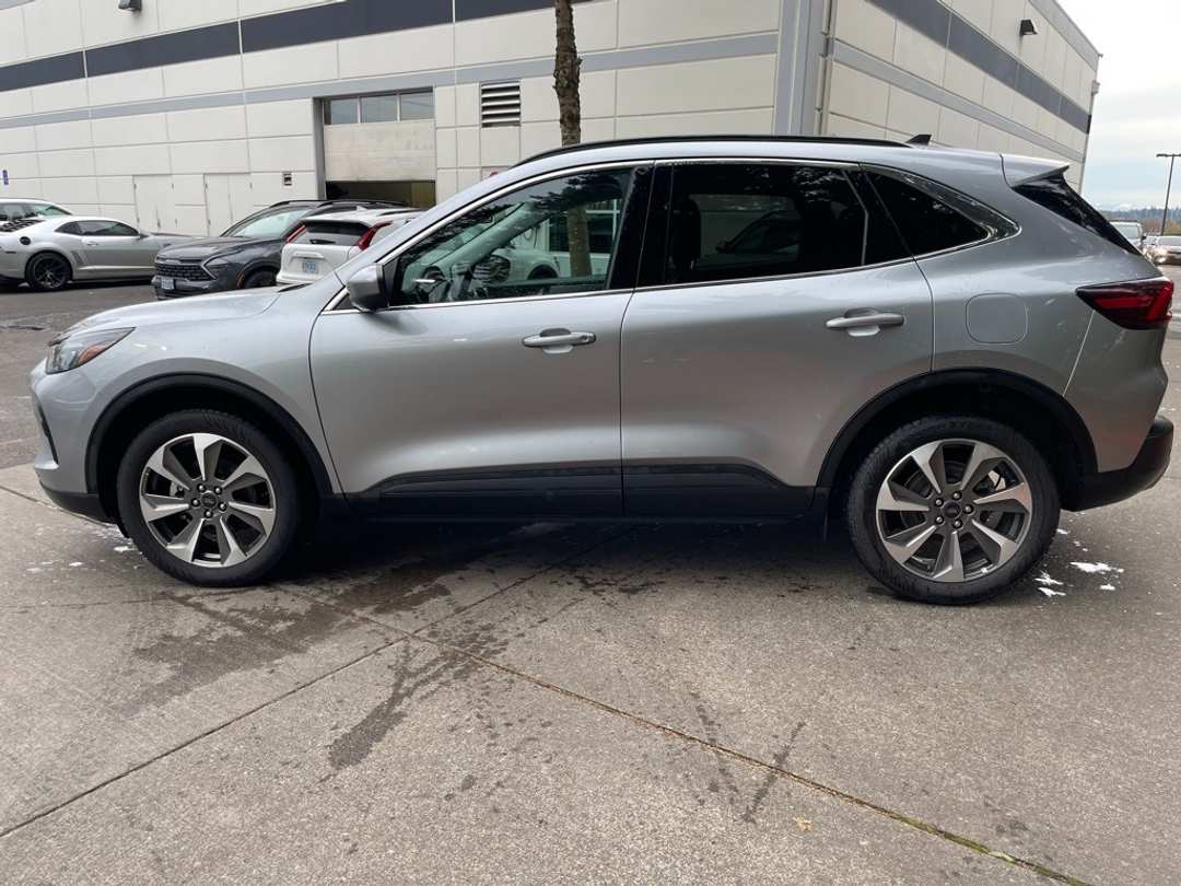 2024 Ford Escape Platinum - Image 7