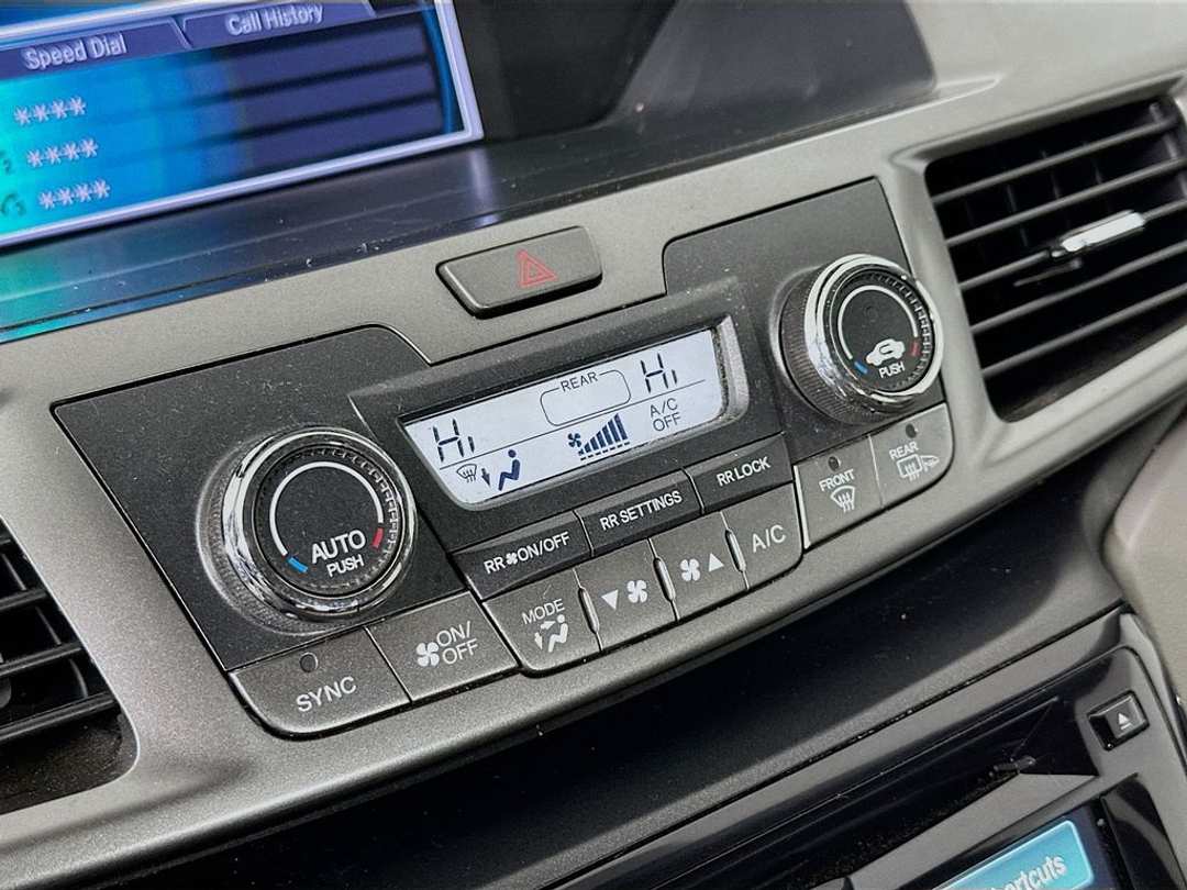 2017 Honda Odyssey SE - Image 16