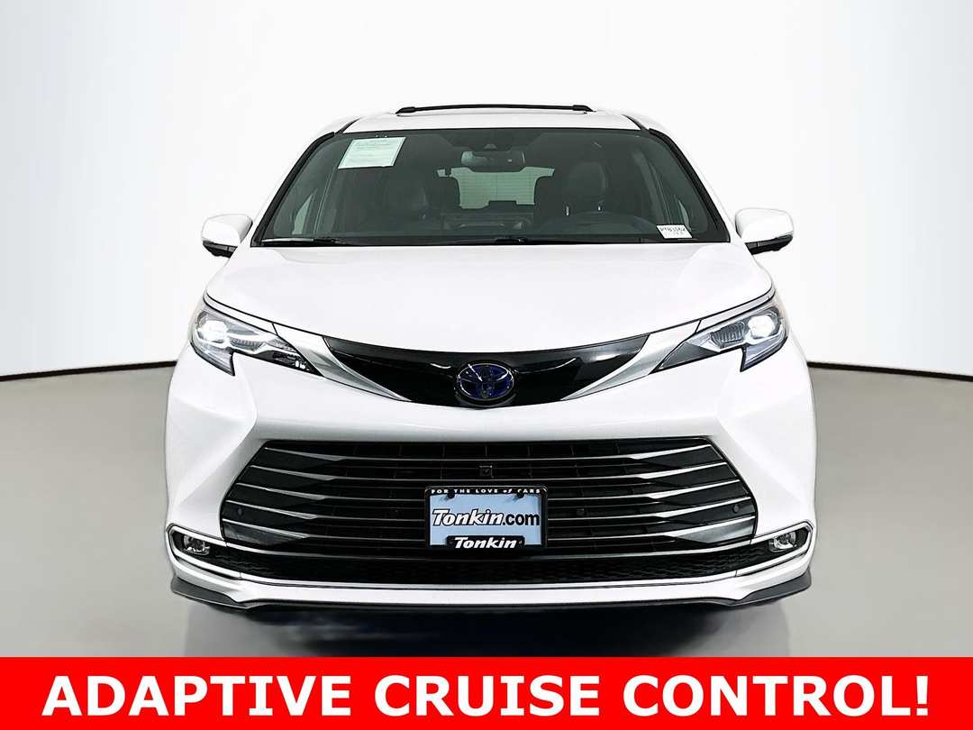 2025 Toyota Sienna Platinum - Image 2