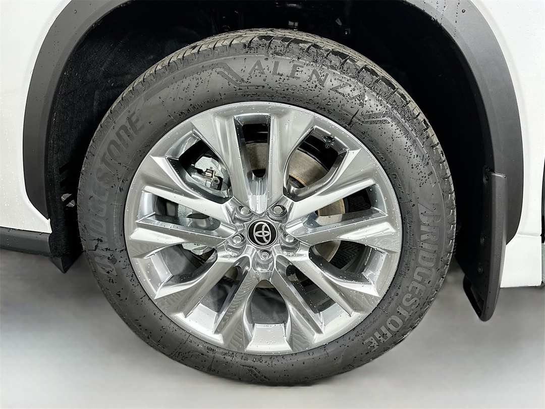 2026 Toyota Highlander Limited - Image 33