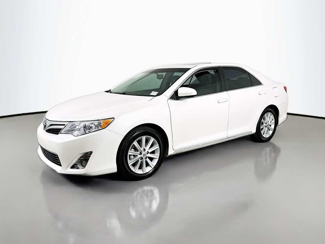 2014 Toyota Camry XLE - Image 3
