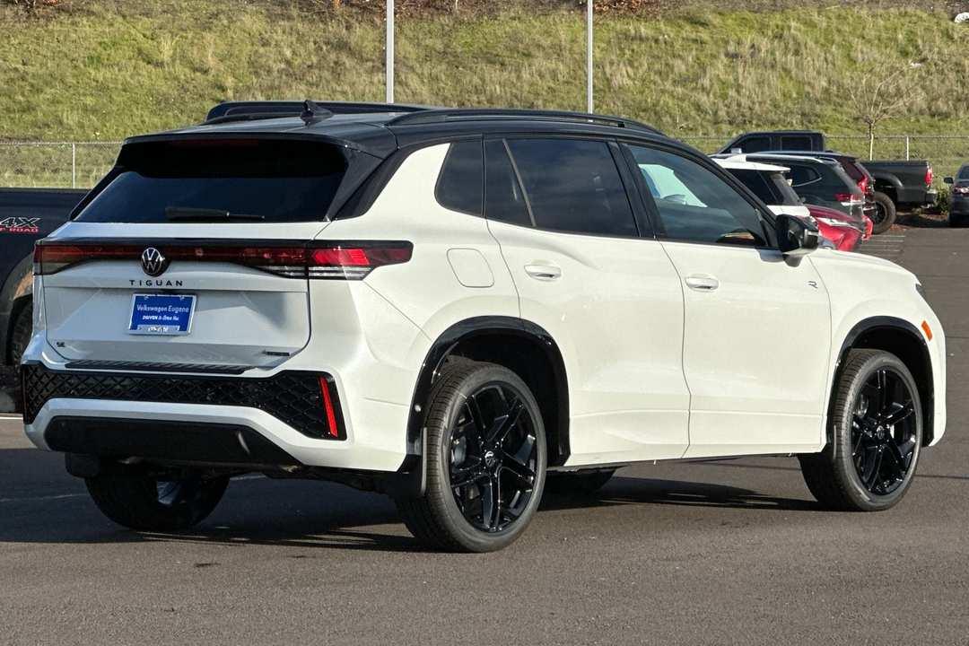 2026 Volkswagen Tiguan 2.0T SE RLine Black - Image 3