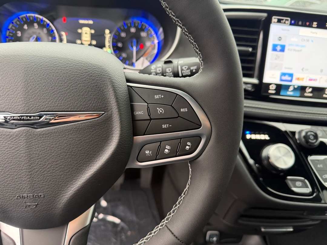 2026 Chrysler Pacifica Select - Image 18