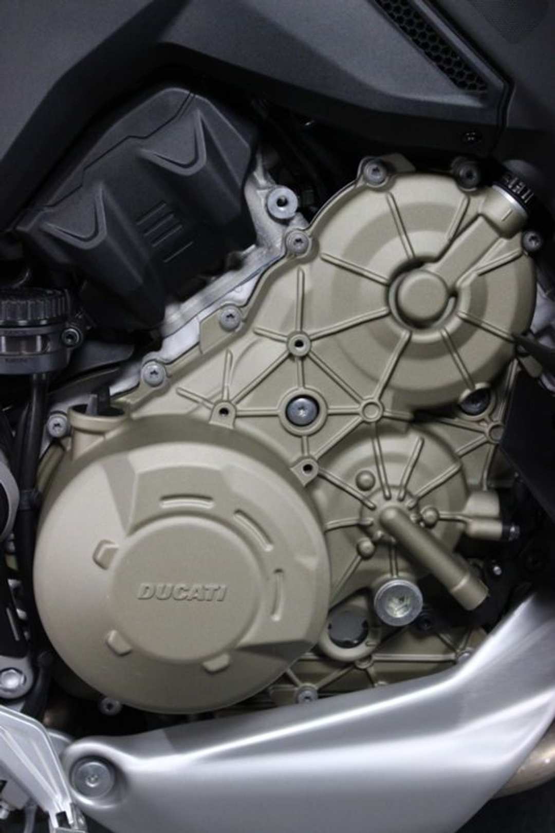 2022 Ducati Multistrada V4 S Travel & Radar Spoked Wheel - Image 11