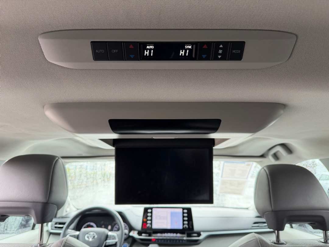 2024 Toyota Sienna Limited - Image 33