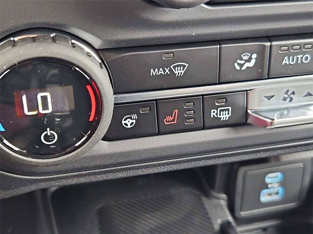 2025 Ford Bronco Outer Banks - Image 22