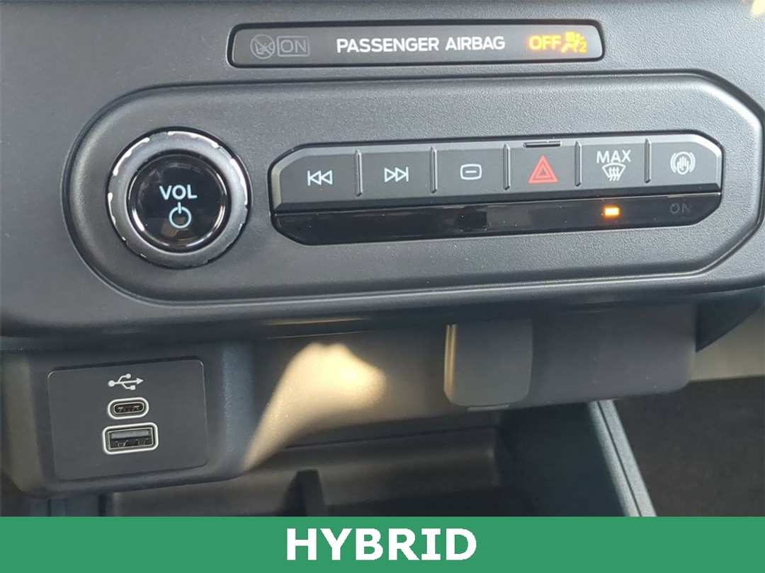 2025 Ford Maverick XL - Image 19