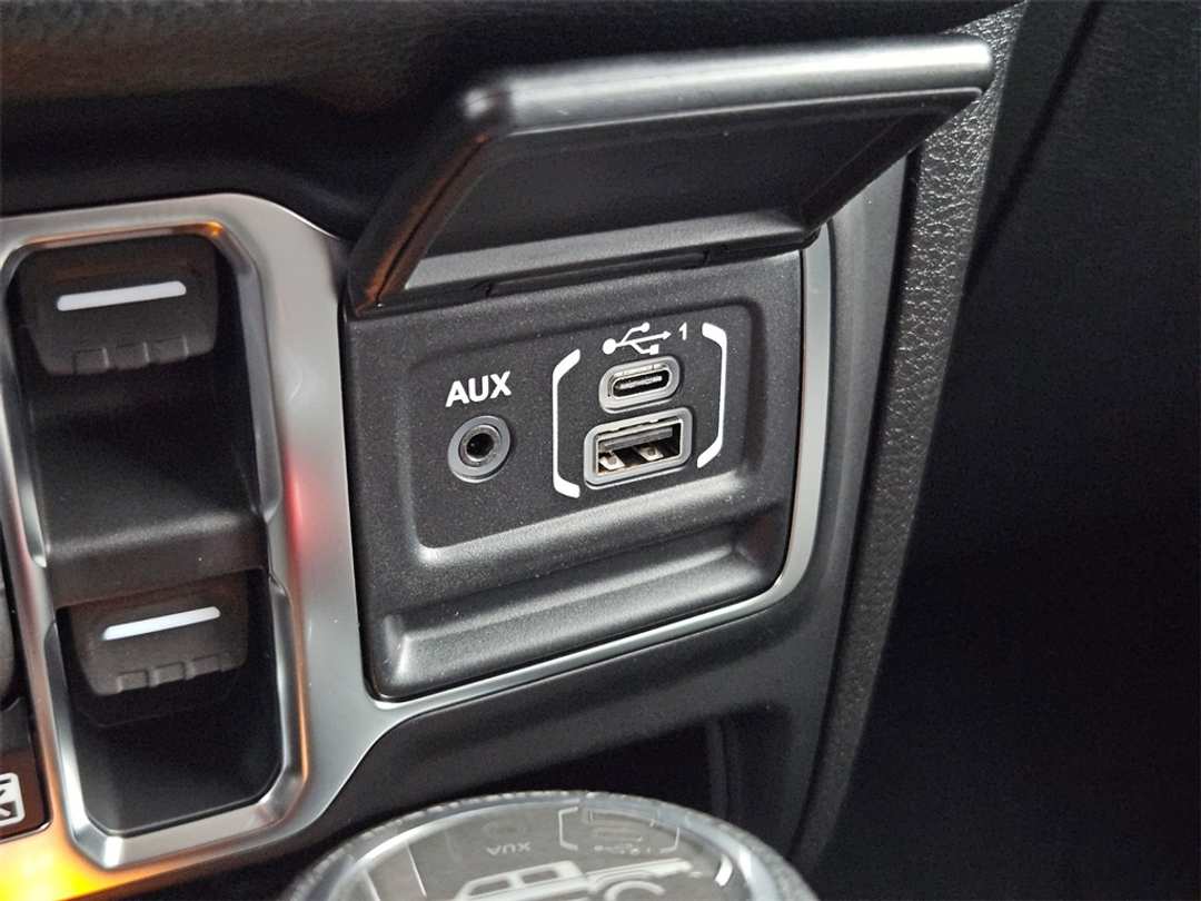 2026 Jeep Gladiator Sport - Image 25