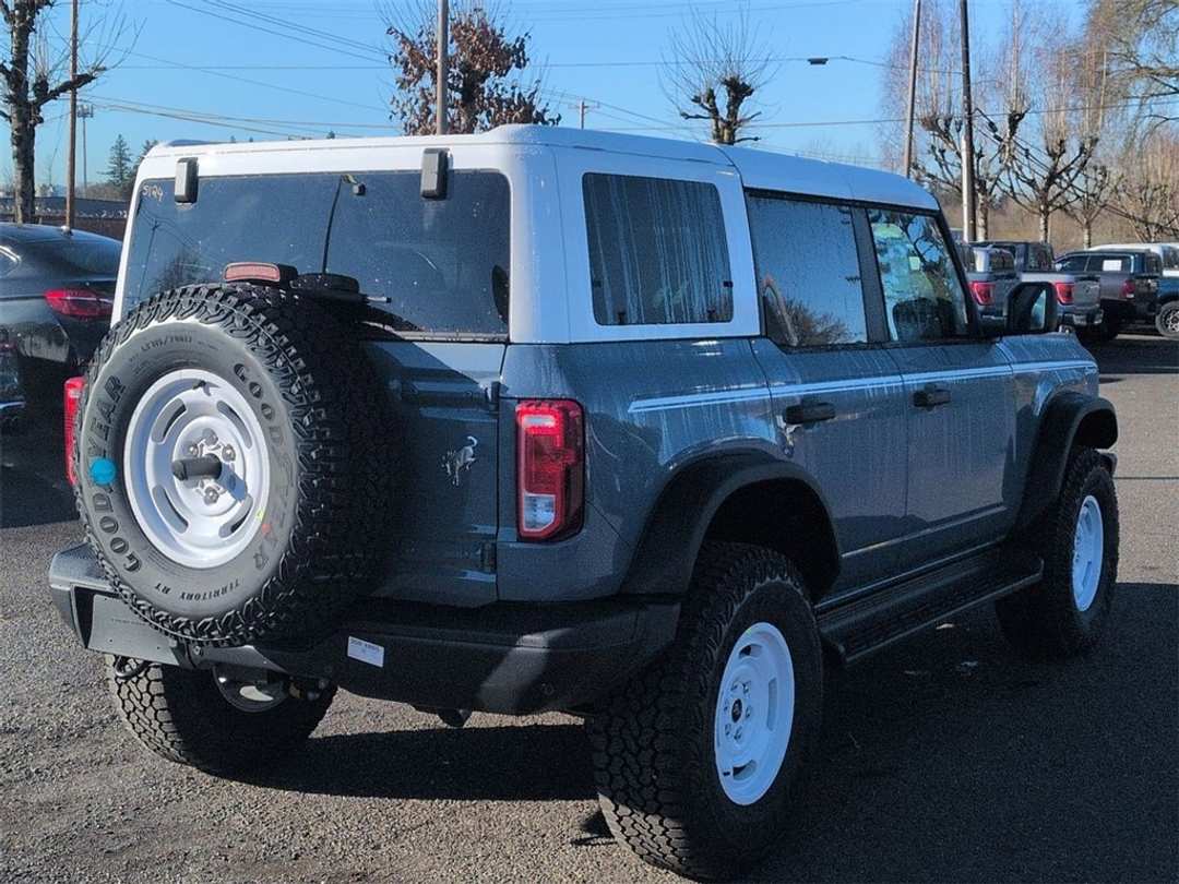 2025 Ford Bronco Heritage Edition - Image 5