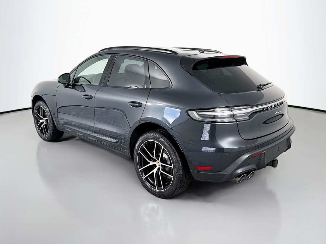 2026 Porsche Macan - Image 3