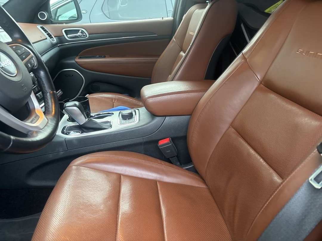 2020 Jeep Grand Cherokee Summit - Image 2