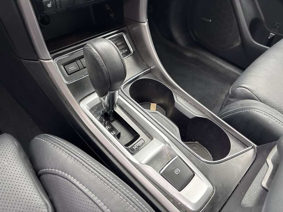 2022 Subaru Ascent LIMITED - Image 3