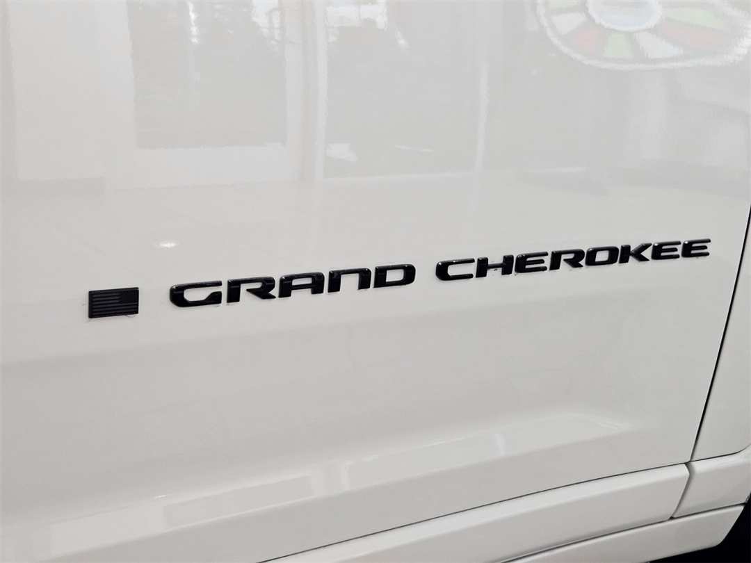 2025 Jeep Grand Cherokee Summit - Image 36