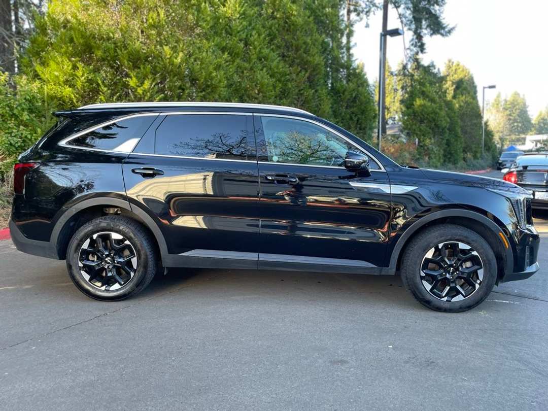2024 Kia Sorento S - Image 2