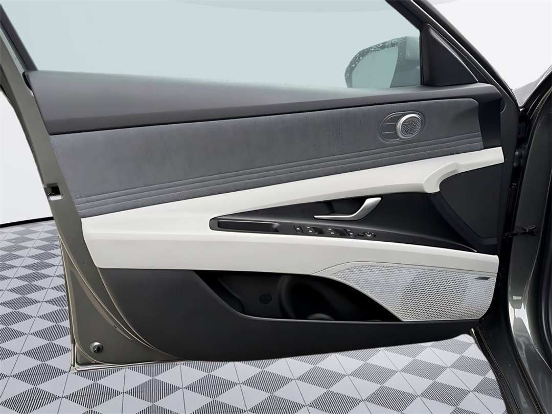 2026 Hyundai Elantra Limited - Image 11