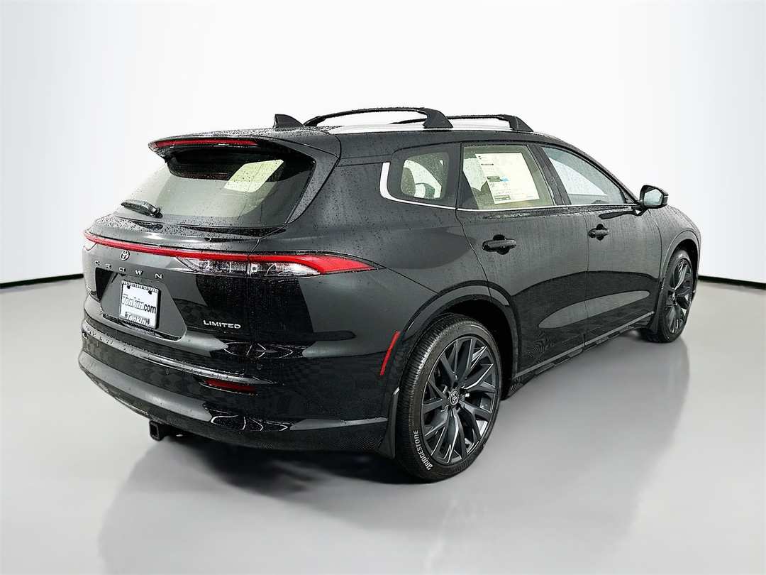 2025 Toyota Crown Signia Limited - Image 7