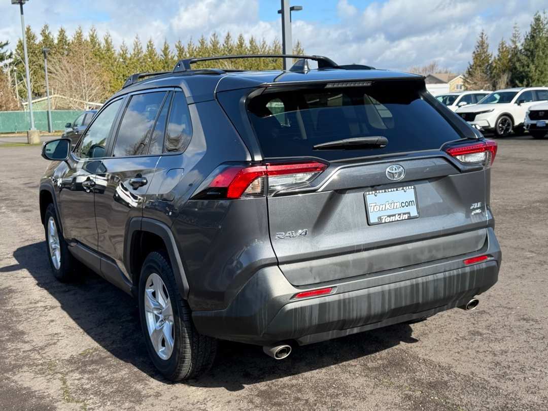 2021 Toyota Rav4 XLE - Image 6