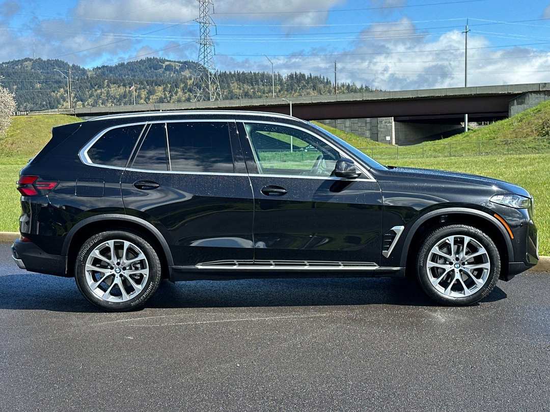2026 BMW X5 xDrive40i - Image 2