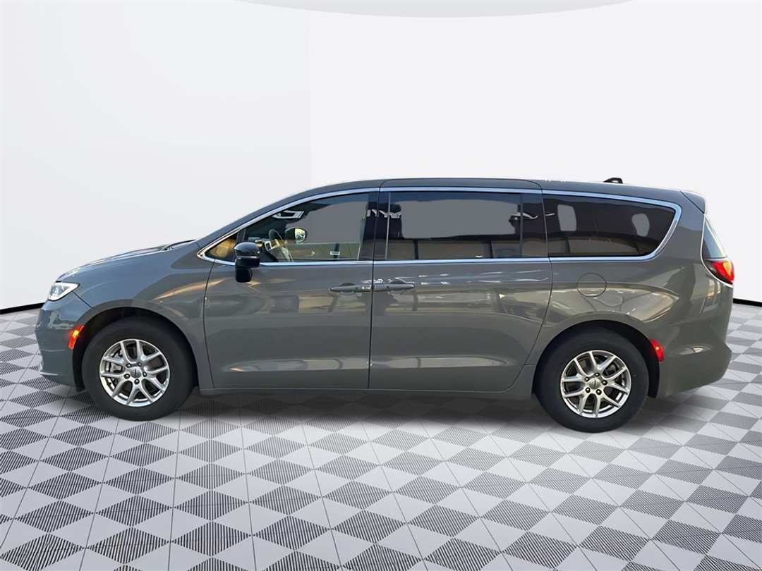2025 Chrysler Pacifica Select - Image 6