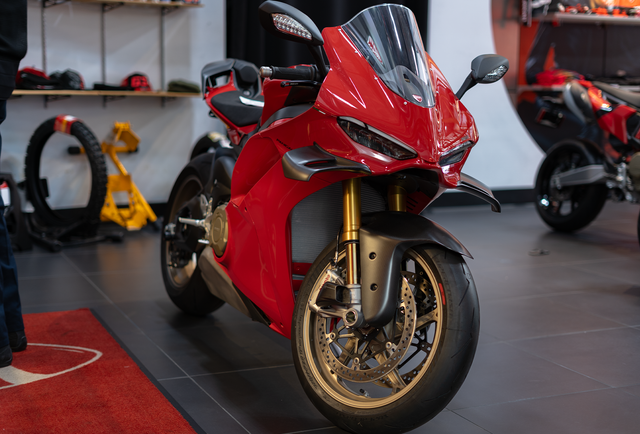2025 Ducati Panigale V4 S
