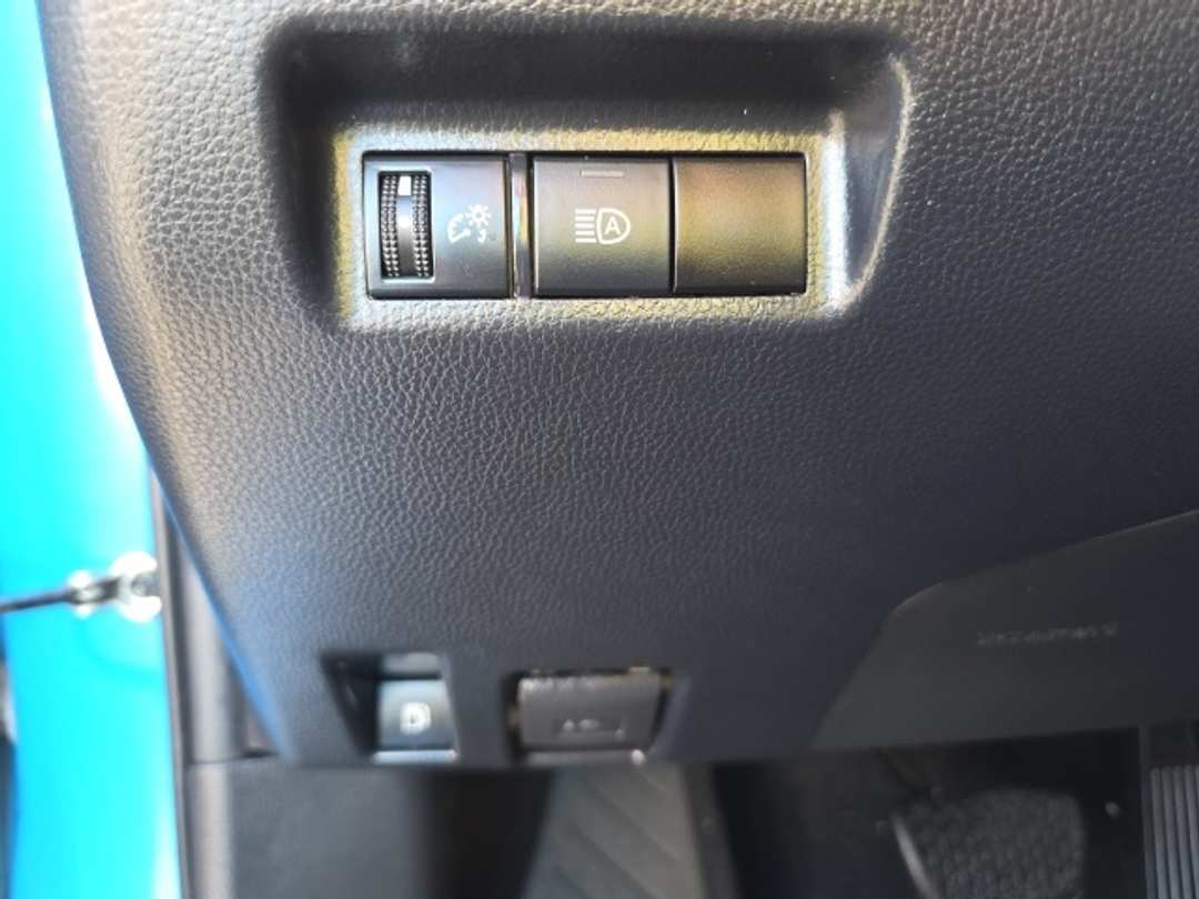 2020 Toyota Rav4 LE - Image 11