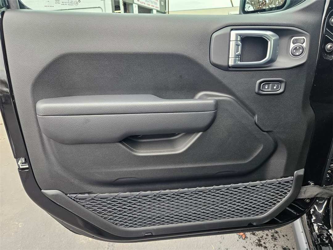 2026 Jeep Gladiator Rubicon - Image 10