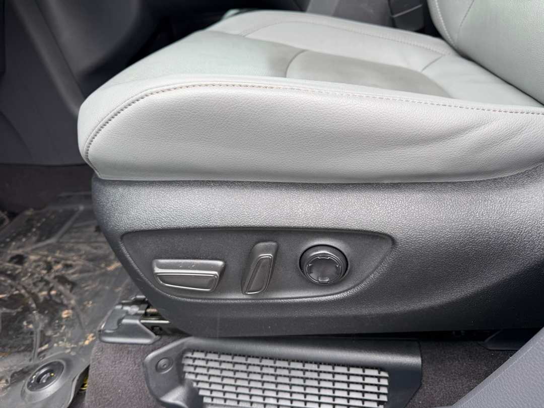2024 Toyota Sienna Limited - Image 15