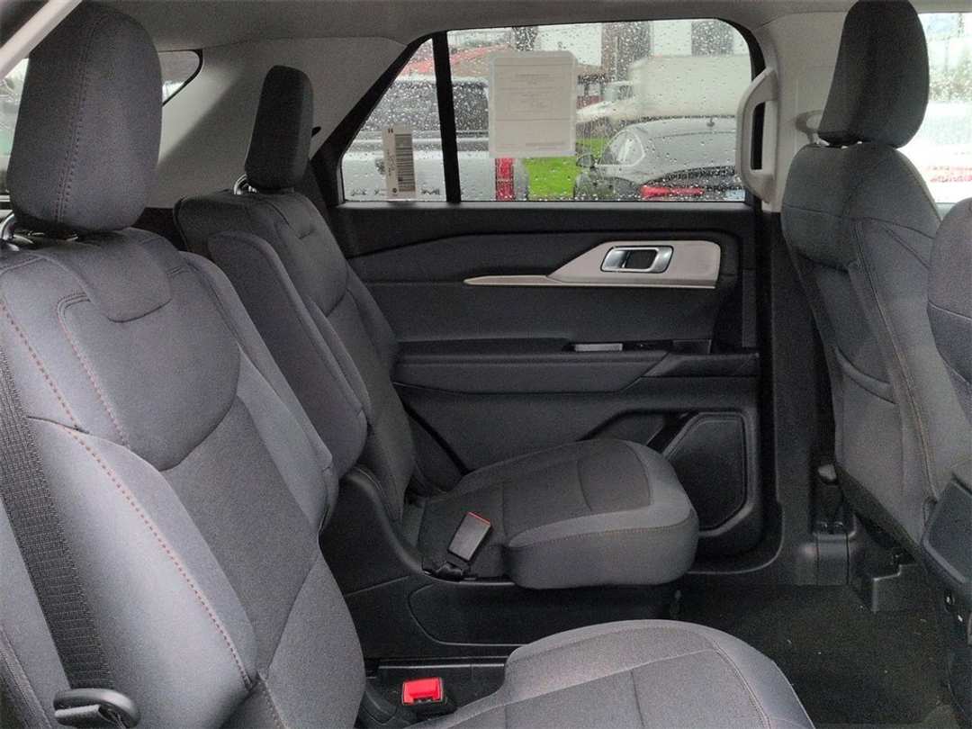 2026 Ford Explorer Active - Image 27