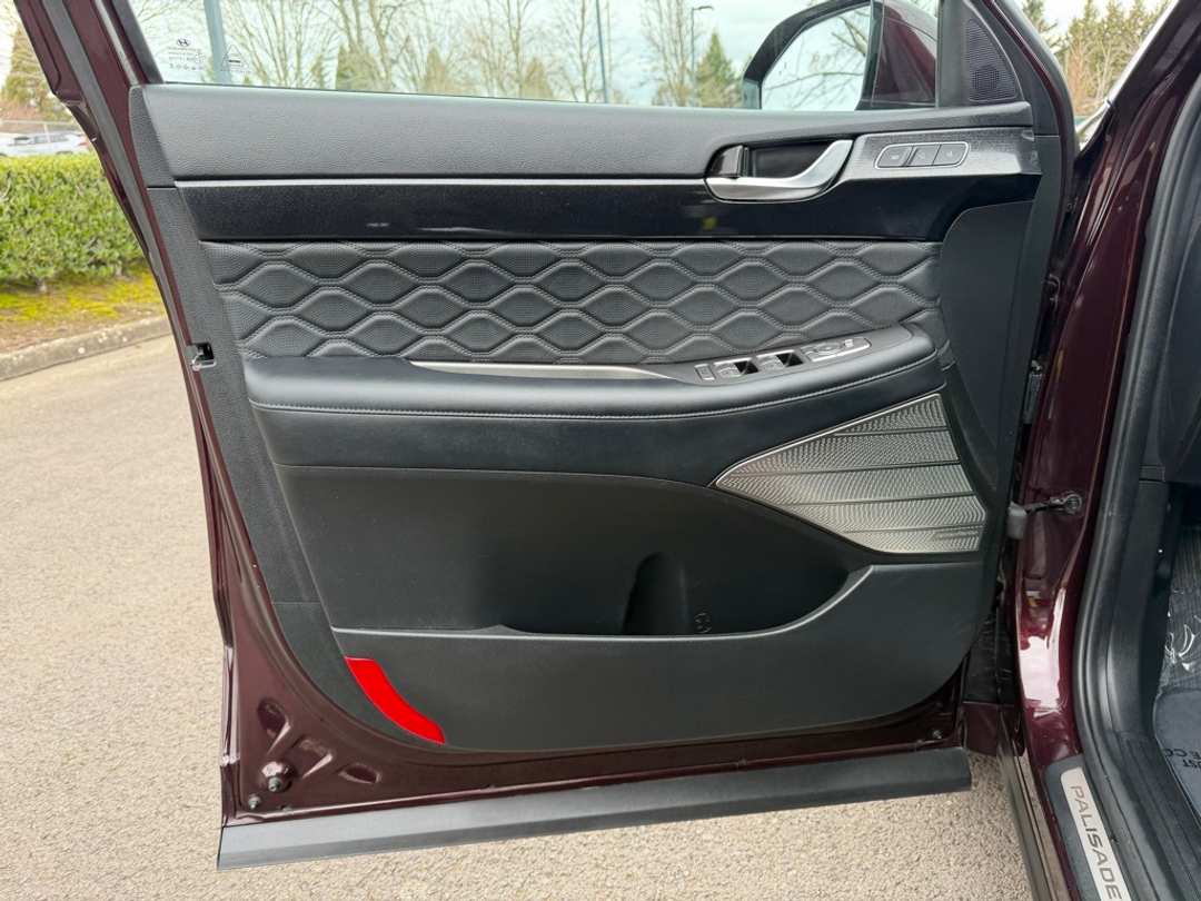 2020 Hyundai Palisade Limited - Image 12