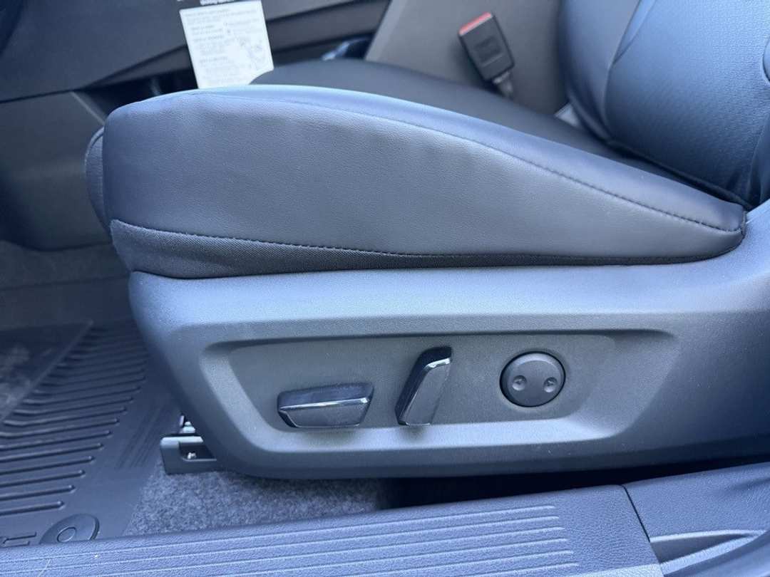 2026 Nissan Rogue Dark Armor - Image 13