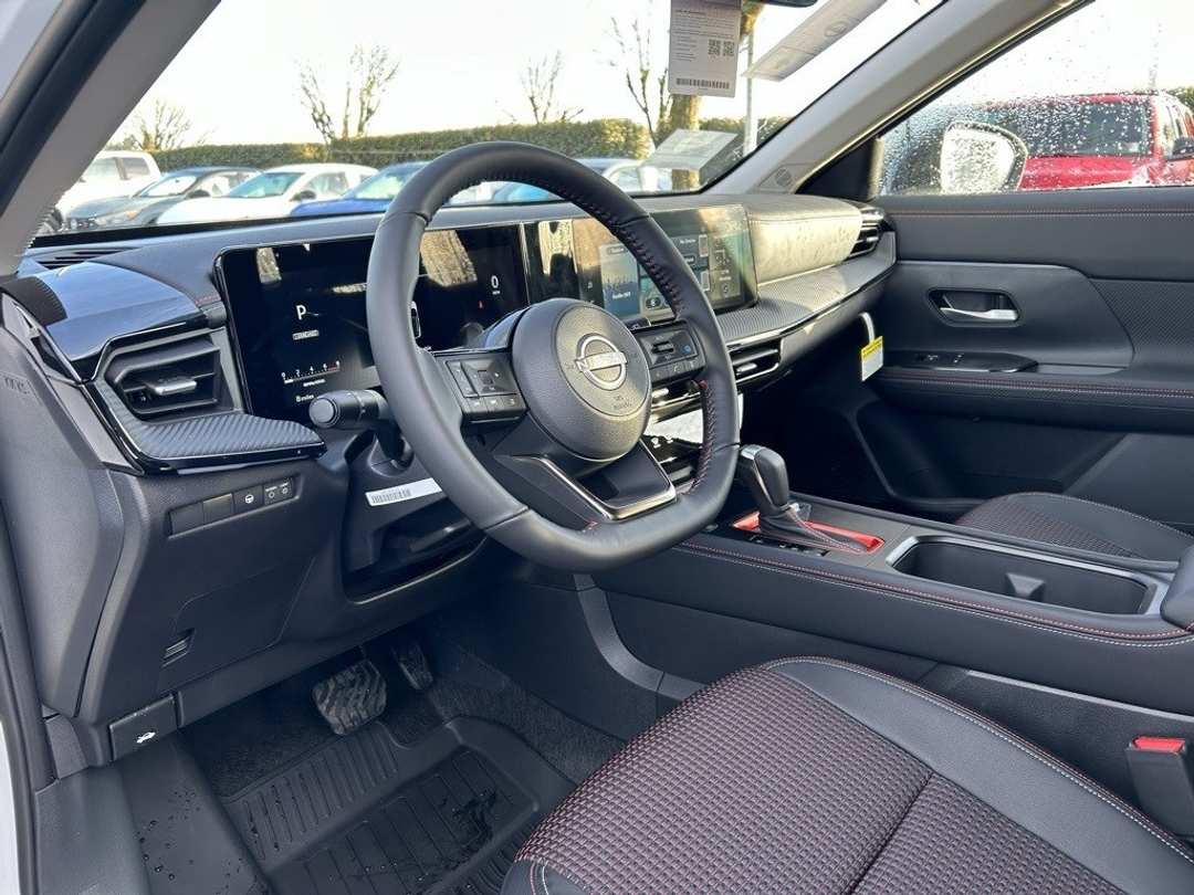2025 Nissan Kicks SR - Image 11