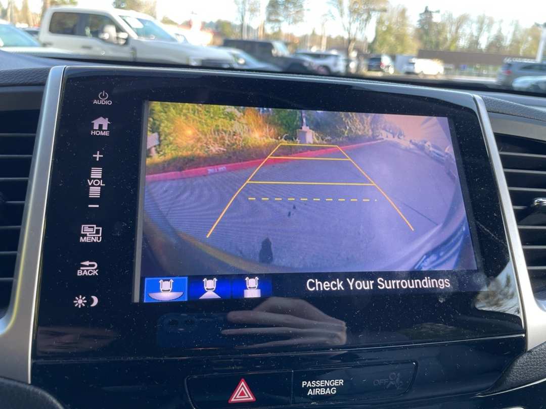 2017 Honda Pilot Touring - Image 16