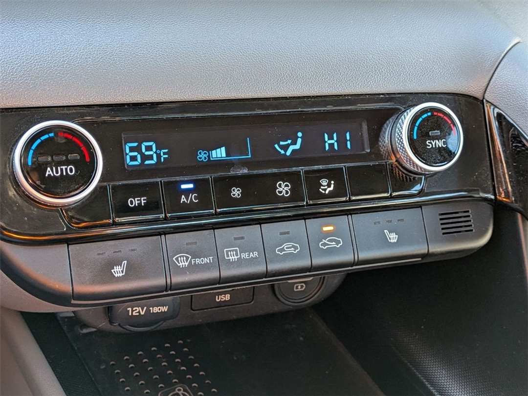 2022 Hyundai Elantra SEL - Image 21