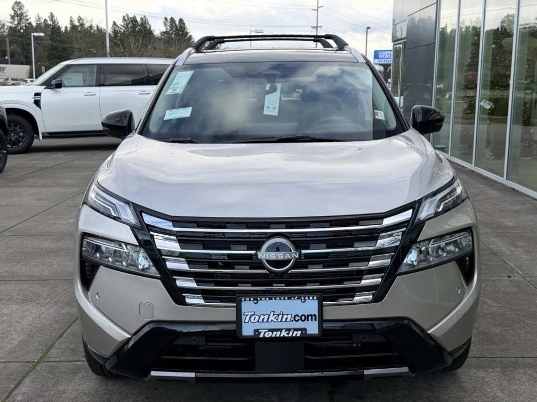 2026 Nissan Rogue Platinum - Image 3