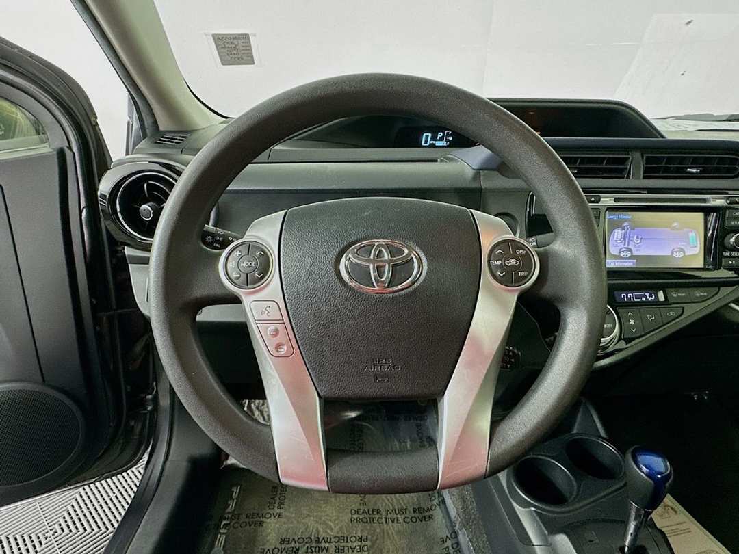 2015 Toyota Prius C - Image 12