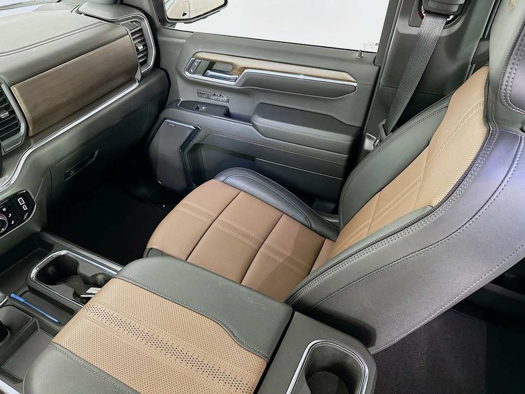 2024 Chevrolet Silverado 1500 High Country - Image 26